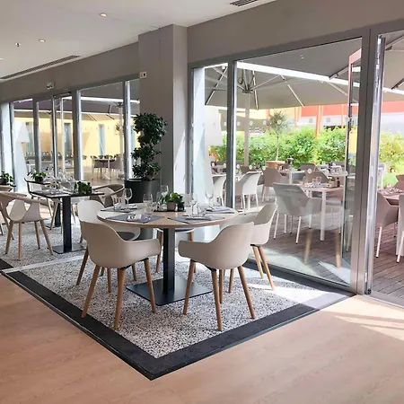 Radisson Blu Toulouse Airport 4* Blagnac