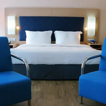 Radisson Blu Toulouse Airport 4*