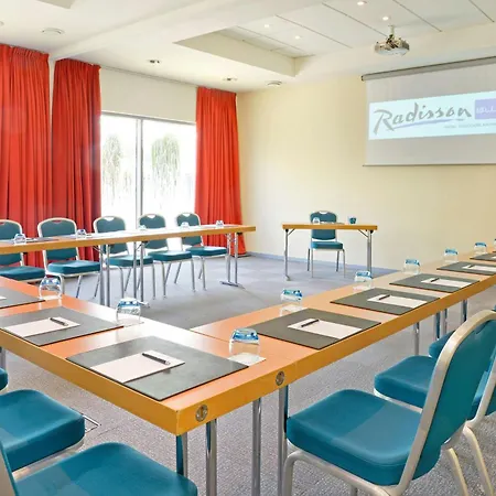 Hotel Radisson Blu Toulouse Airport 4*