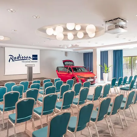 Hotel Radisson Blu Toulouse Airport 4*