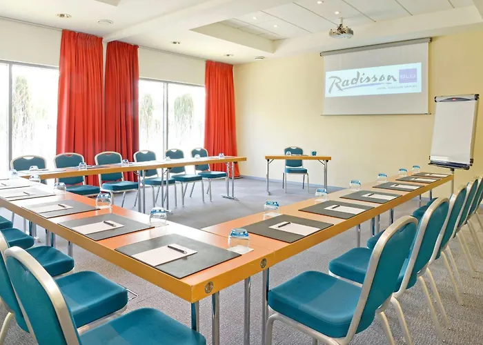 Hotel Radisson Blu Toulouse Airport 4*