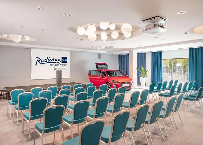 Hotel Radisson Blu Toulouse Airport 4*